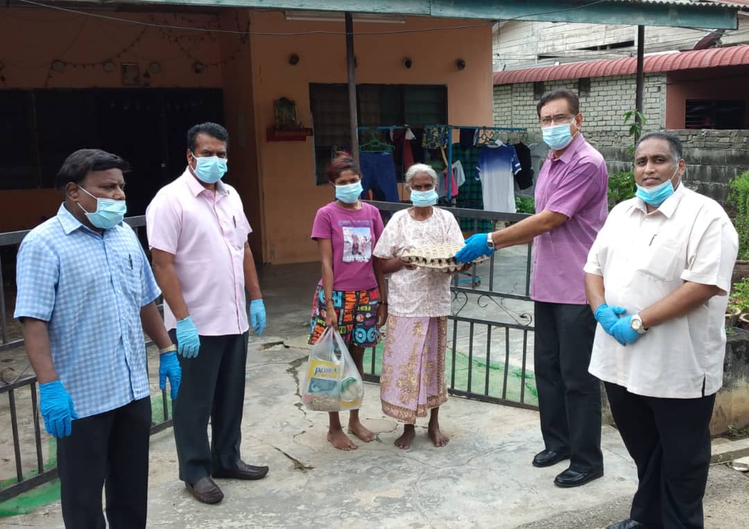 MIC_Malaysia's tweet photo. SUMBANGAN KASIH MUHIBBAH UMNO, MCA &amp; MIC YANG DI SAMPAIKAN OLEH YB SENATOR DATO’ DR.S.ANANTHAN PENGERUSI MIC NEGERI KEDAH DAN DATO’ DR.JOGINDER PENGERUSI MIC BHG. SUNGAI PETANI. TURUT HADIR EN.R.S.THILLAI SETIAUSAHA DAN EN.D.ASOGAN BENDAHARI MIC BHG. SG.PETANI.
#MICNews #MICKedah https://t.co/soi1Ed2h9X