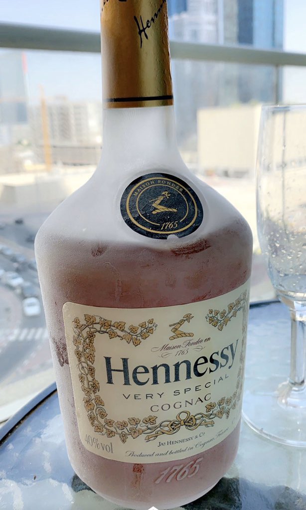 IzeRazzy's tweet photo. I broke up with my Harley The Queen 😭but this should brighten my mood😋 @tenth_top_ @izzlax https://t.co/3wnnSRUkaY
