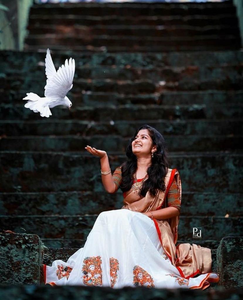 Neera_Twitz's tweet photo. இனியவளே! என் இதயம் நிறைந்தவளே!
இரவல் பெற்ற என் இதயம் எங்கே!
இடைவிடா என் துடிப்பு எங்கே!
செய்தி சொல்லி அனுப்பிவிடு...
கூடுதான் இங்கிருக்க...
ஜீவன் போன ��ிசை அறியேன்!

உந்தன் வாசத்திலே என் ஜீவன் வாழுதடி! வாழ எனக்கும் இதயம் கொடுத்துவிடு...வாழ்ந்துவிட்டு போகிறேன்...

#தென்புலத்தான் https://t.co/sTi6Hgx58C