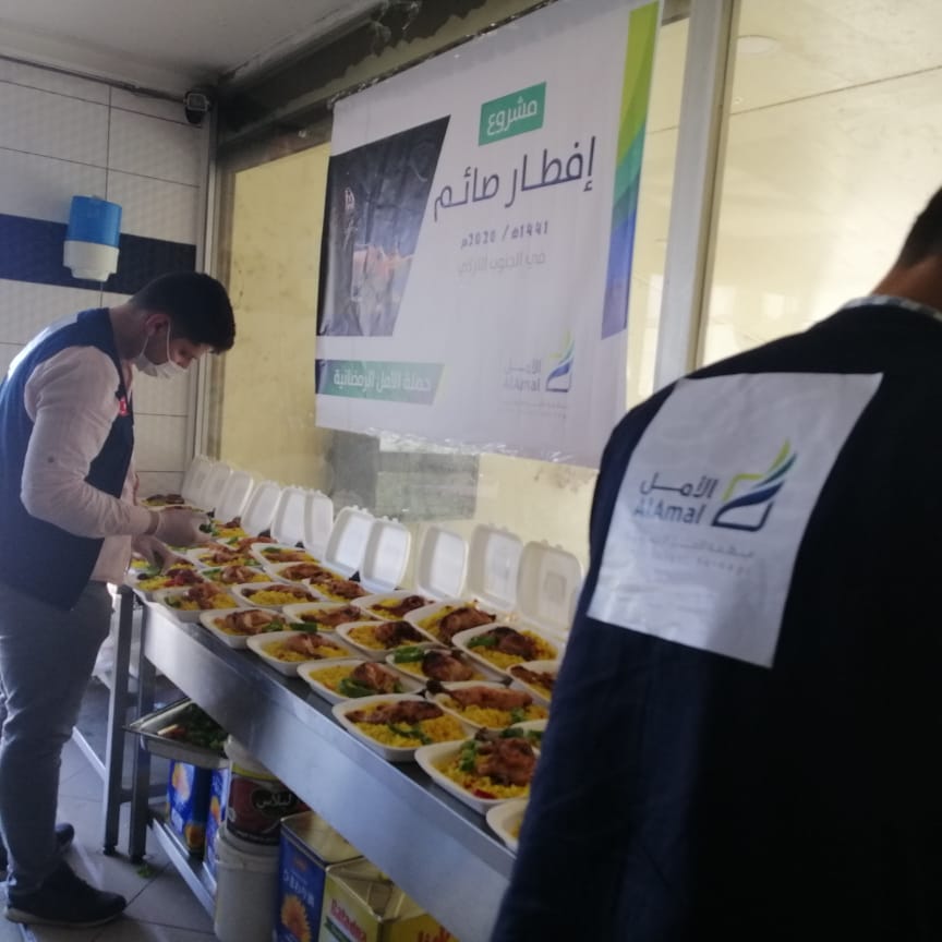 AlamalSyr's tweet photo. بفضل من الله تعالى، وبجهود أهل الفضل والإحسان جزاهم الله كل خير  تم تنفيذ مشروع إفطار صائم في الجنوب التركي (مدينة مرعش).
#الأمل_حياة_وعمل https://t.co/8w04A7bE3c