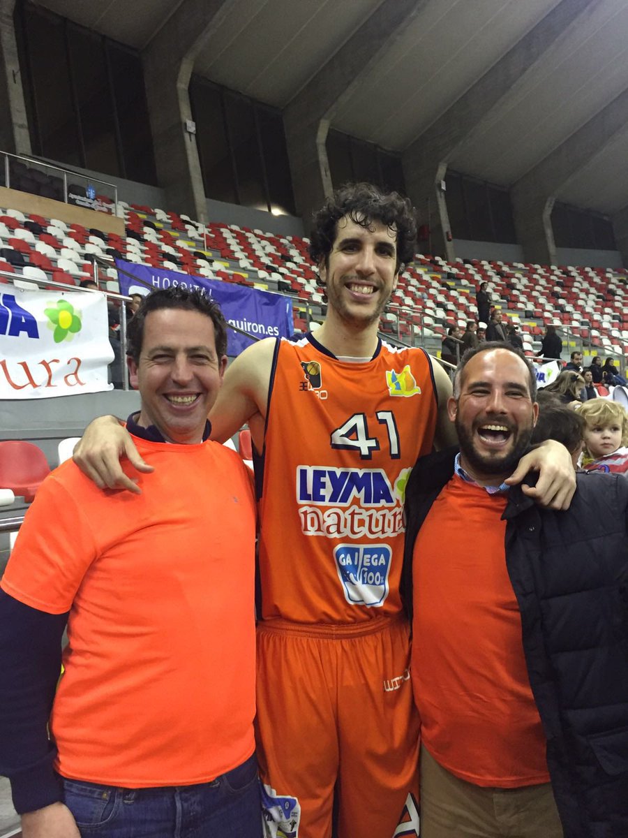 Todo comenzó en #Riazor animando a <a href="/basquetcoruna/">Leyma Basquet Coruña 🍊</a> y allí estaba <a href="/solmos41/">Sergio Olmos</a> 
Siempre tan cercano 
Siempre tan cariñoso
El destino nos deparaba terminar la #LEBOro en #OFornoDeRiazor contra <a href="/FundacionCBG/">Fundación CB Granada</a> y así despedirte desde la grada
El #COVID19 todo lo cambió
Siempre en nuestro🧡