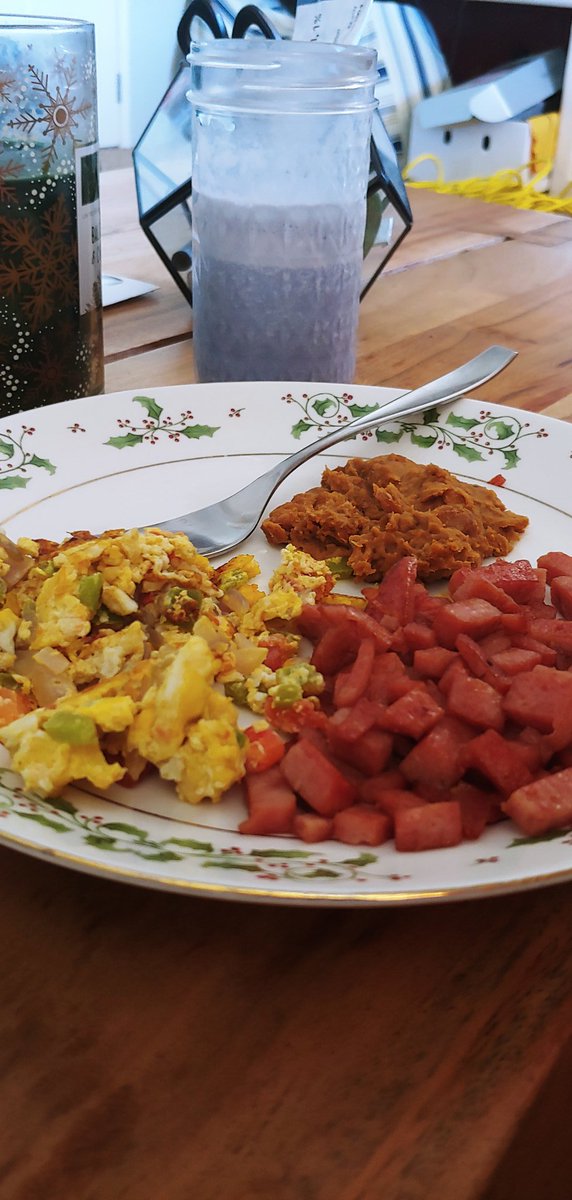 Me and my boyfriend <a href="/ChrisXero117/">Chris Xero</a> are trying out <a href="/FeastOfFiction/">Feast of Fiction</a> 's recipe for Bantha Blue Milk with our breakfast today. Its YUMMY. 👁👅👁