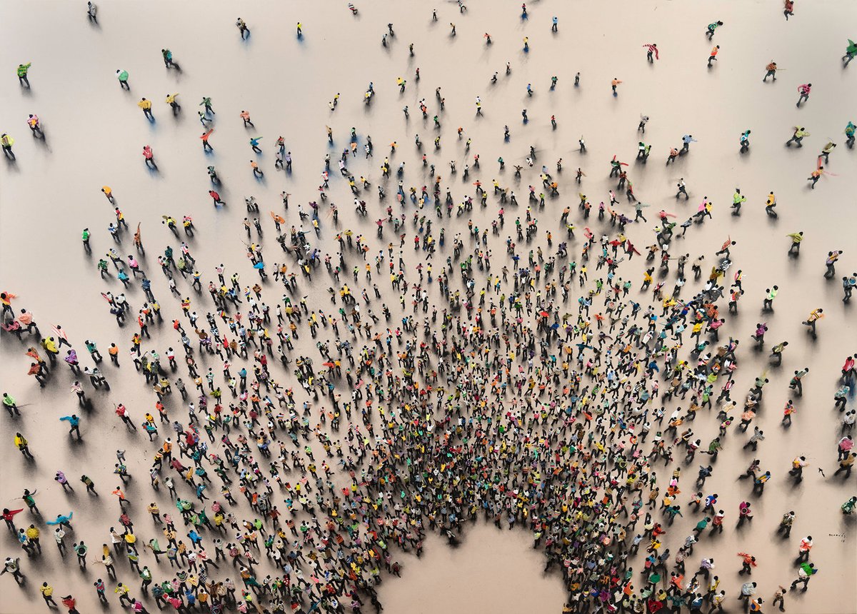 SocialEcoEU's tweet photo. The image, symbolising the strength of #Cooperation, of #CollectiveAction, is a tribute to Juan Genovés, a spanish painter whose iconic painting "El Abrazo" represented the spirit of #TransitionToDemocracy➡️the reconciliation among citizens to build a democratic project https://t.co/O1G2dnWb8m
