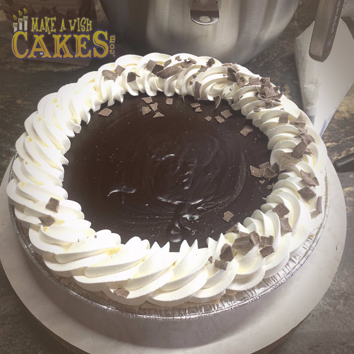 makewishcakes's tweet photo. Have We shown you our pies? Amazing! 😘 #coconutcreampie #bananacreampie #dutchapplepie #raspberrypie #strawberrycheesepie #makeawishcakes #andbakes https://t.co/fGHorr8ax9