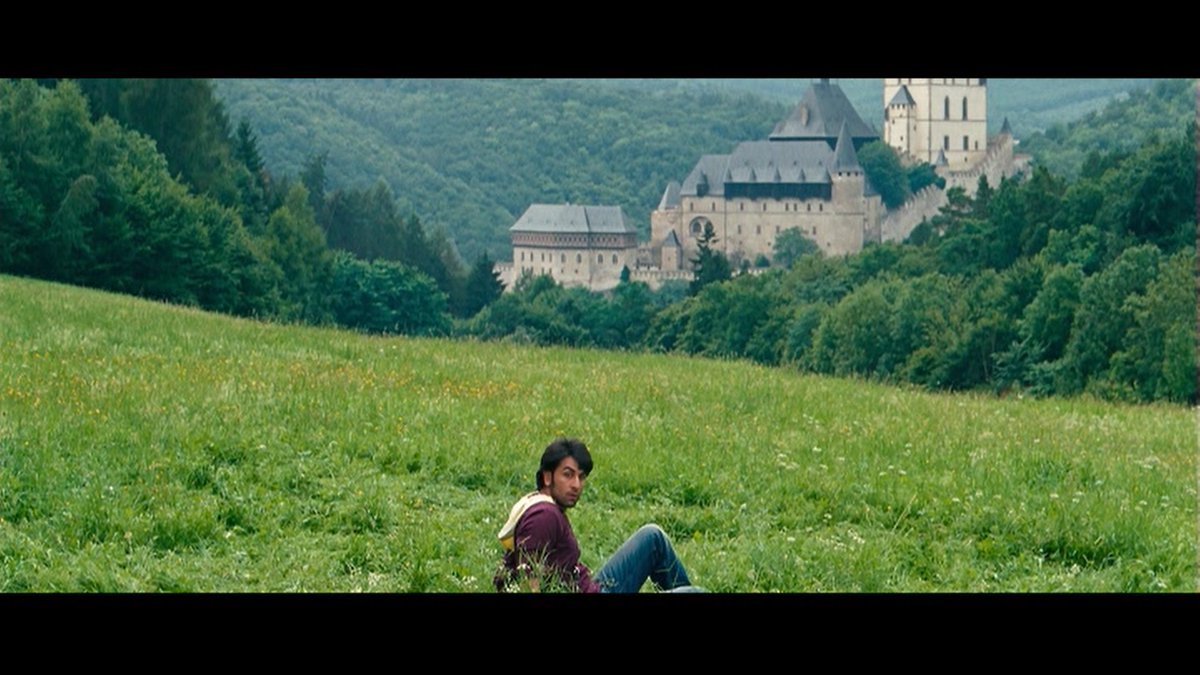 An appreciation Tweet for Anil Mehta Saab for such pleasing and enriching visuals. Btw, the picture was shot on film.