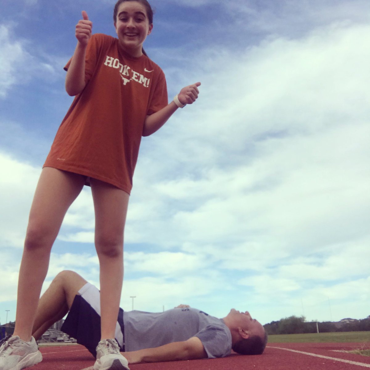 sareaganvolley1's tweet image. Got this 💎 from our returning Varsity Setter, Maribel, this AM ... “Dad wanted to see what this 20 min workout was....✅” #supportiveparents #GirlDad