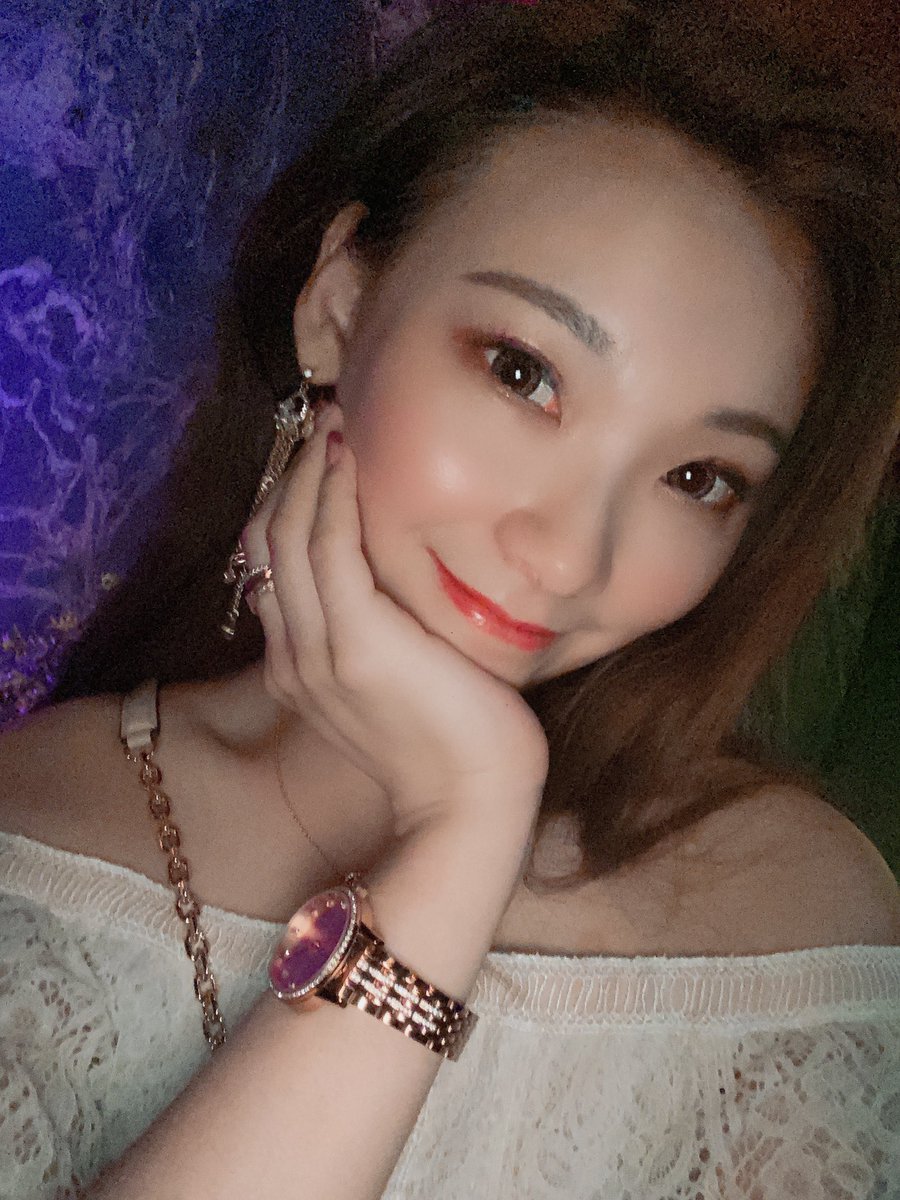 Q__172's tweet photo. 吃了糖的笑容有沒有比較甜😜

#自拍 #girl #smile #like4likes #likeme https://t.co/FhlMpmeUdJ