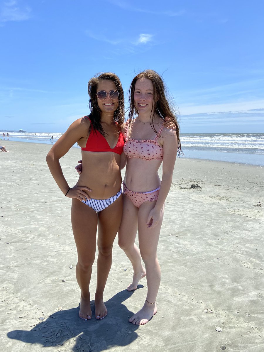 EricaRichelle2's tweet photo. my sister is taller than me now 🤯 https://t.co/n4NPWraZvT