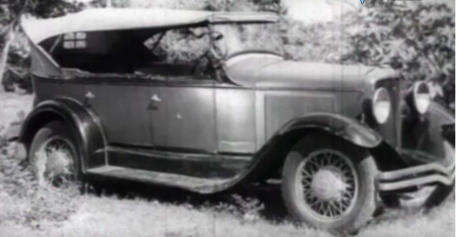 An obscure movie named Iddaru Pellalu (1954) starring NTR during his non star days.Featured two soft top 1930 Ford Model A Phaetons!