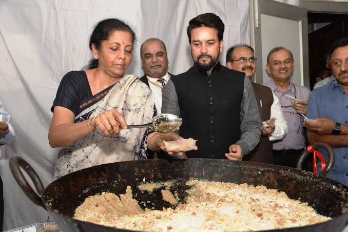 ShujathAliSufi's tweet photo. #20LakhCrorePackage or 2nd Budget of 2020 ?

Its not Relief for Poor its Halwa for Rich.

#IncompetentFM https://t.co/jfEEesQvtZ