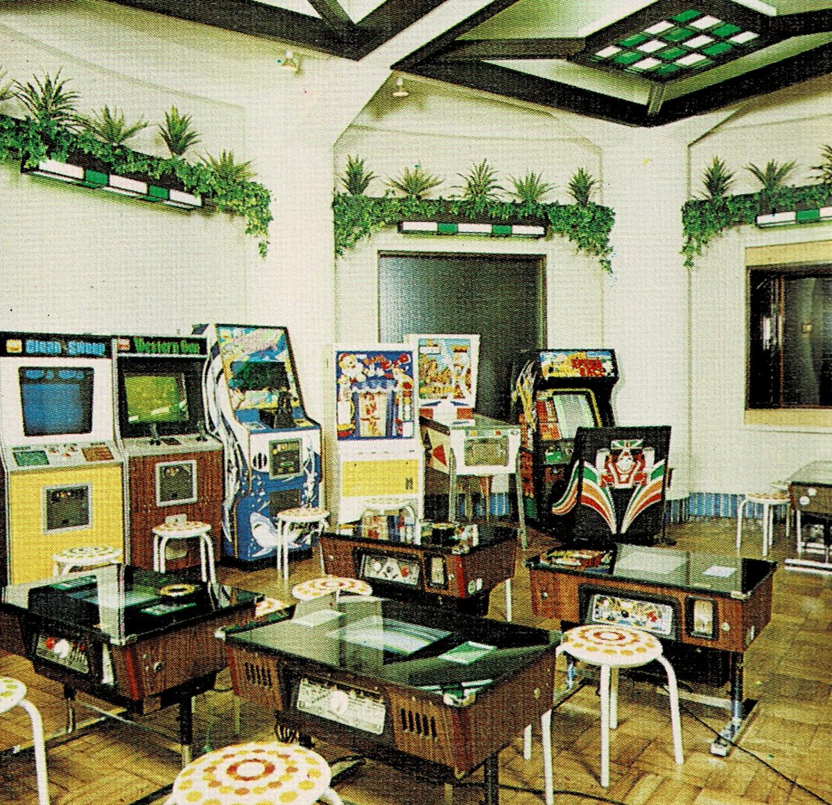 JohnAndersen21's tweet photo. A blogger has posted a ton of game center pictures from old Japanese resort/hotel brochures. They are a fascinating look at what you could do on a rainy day or in the evening after a day on the beach in mid-70's to early 80's. Link: https://t.co/9p2RJYqBpZ https://t.co/1ZOXxrP6d7