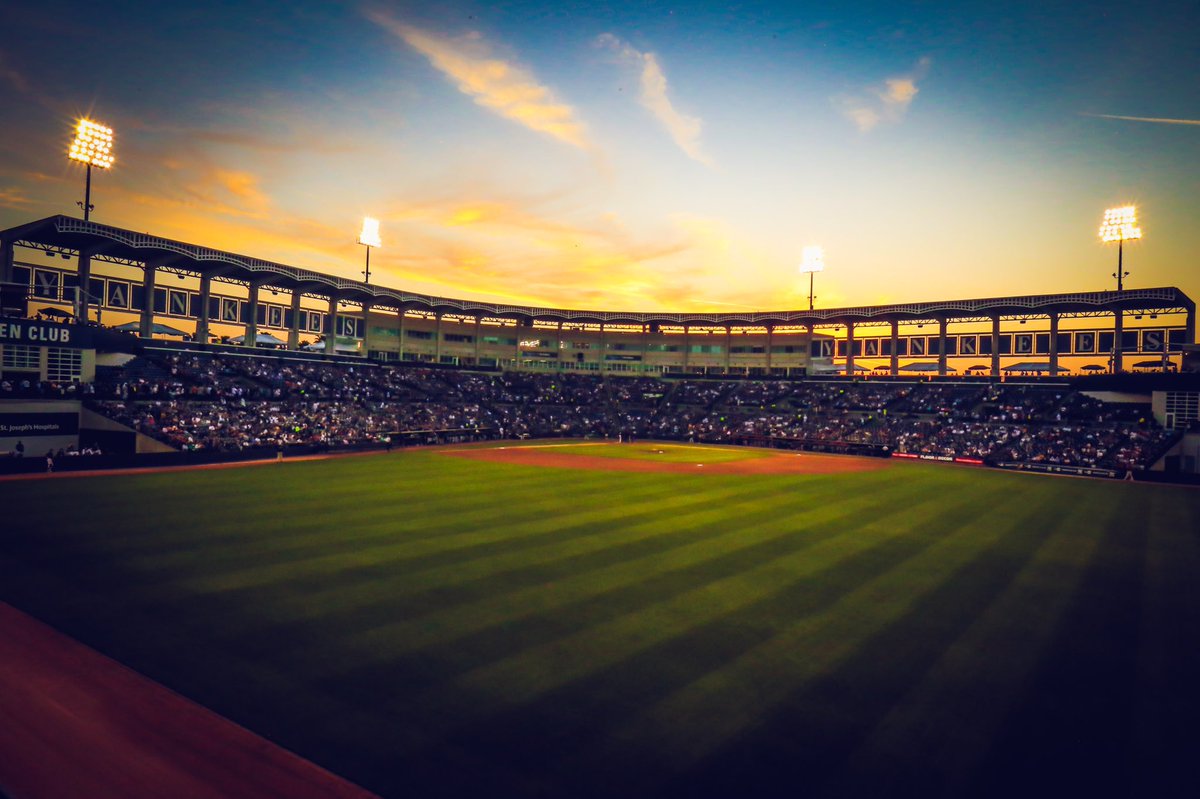 PhocialMedia's tweet photo. This was our #lastnormalphoto literally the final photo taken at the last event before everything was shut down. #baseball #mlb #yankees #springtraining #Florida #sunset #photography https://t.co/90iqSxABxD