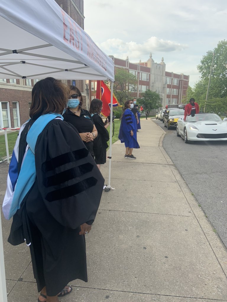DanetteMWarren's tweet photo. Although the current circumstances are sad, we saw nothing but joy exuding from the graduates and their families last night ❤️🖤 So amazed at their ability to make lemonade out of lemons! We have the best families @EastMagnet! It was a day I will never forget! #classof2020🎓 https://t.co/ioQi3tV0zB