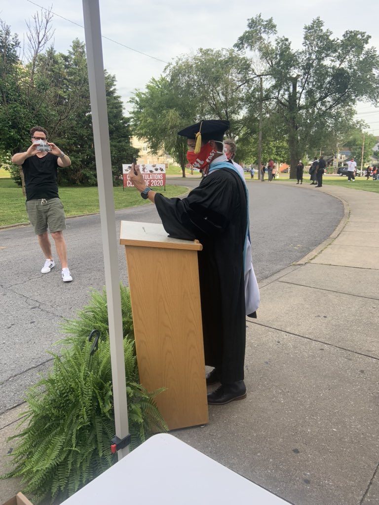 DanetteMWarren's tweet photo. Although the current circumstances are sad, we saw nothing but joy exuding from the graduates and their families last night ❤️🖤 So amazed at their ability to make lemonade out of lemons! We have the best families @EastMagnet! It was a day I will never forget! #classof2020🎓 https://t.co/ioQi3tV0zB
