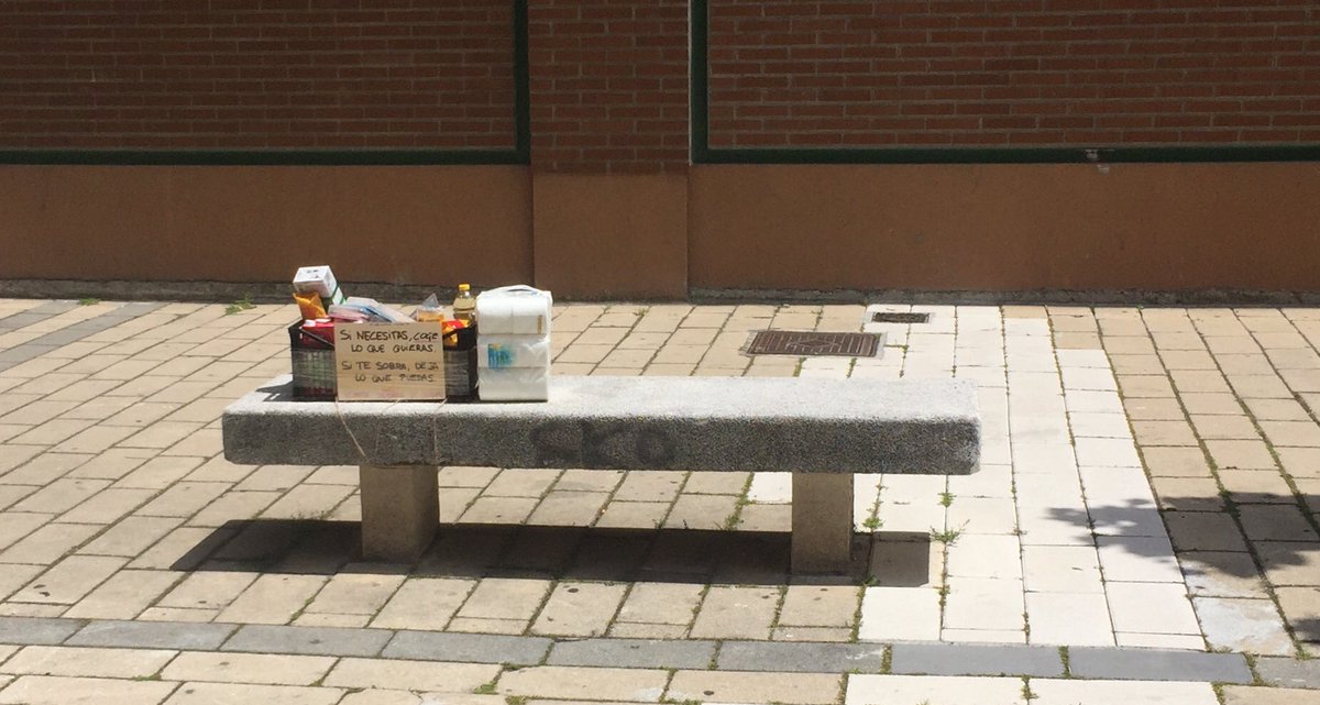 Ignaciobailador's tweet photo. Gestos como estos, ayer en la calle Guarderia de Valladolid, me parecen muy destacables... hay mucha gente preocupada por otra gente... https://t.co/ubhEYRXpgX