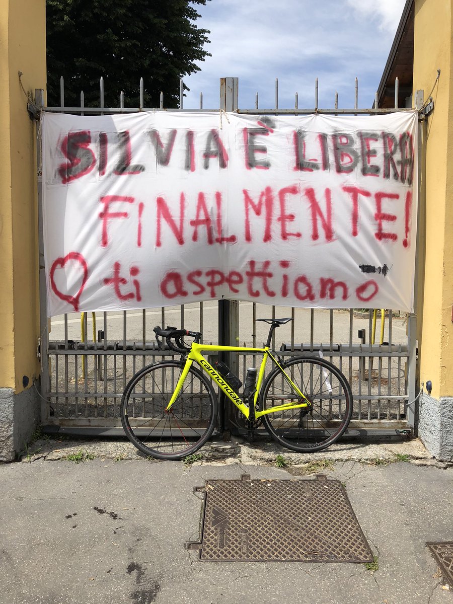 ciclopericoloso's tweet photo. Oggi Erve, posto unico, che mi ricorda la mia #Valvestino, rientro da via Padova, davanti al #parcotrotter nel cuore di #NoLo / #milsno un pensiero gentile a #silviaromano @BeppeSala @formicheumane https://t.co/7aYI6X6xGK