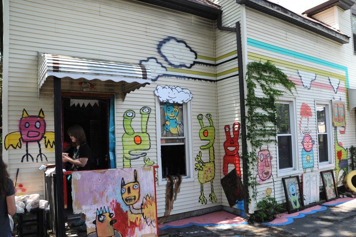 CuyaLandBank's tweet photo. More of our favorite art installations from past years of @slavicvillage'’s Rooms to Let event. #RoomsToLet #SlavicVillage #SlavicVillageDev https://t.co/tbQLYeoIPM