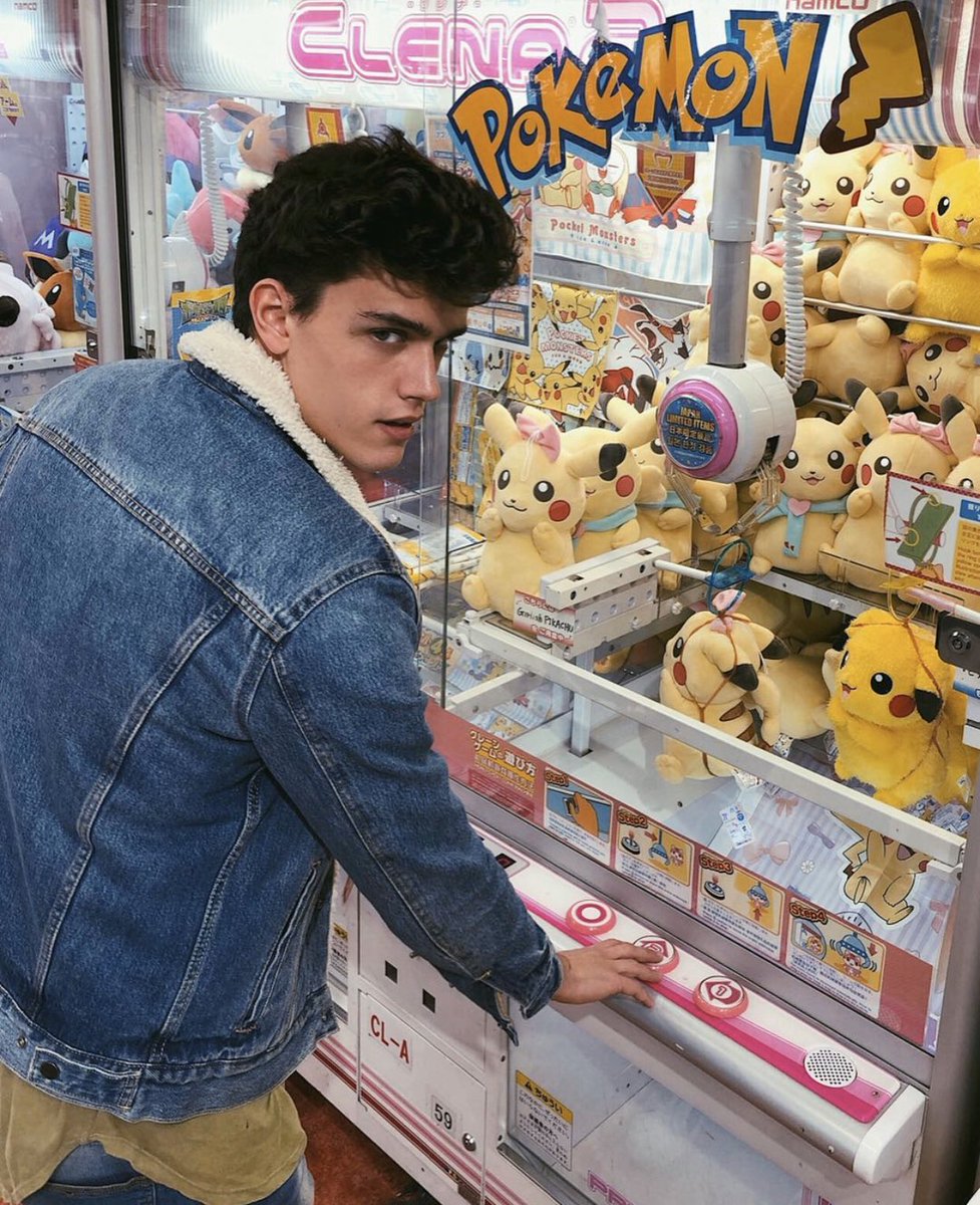 adampstrange's tweet photo. pokémon guy #slsheroes https://t.co/c6fpo6Fbin