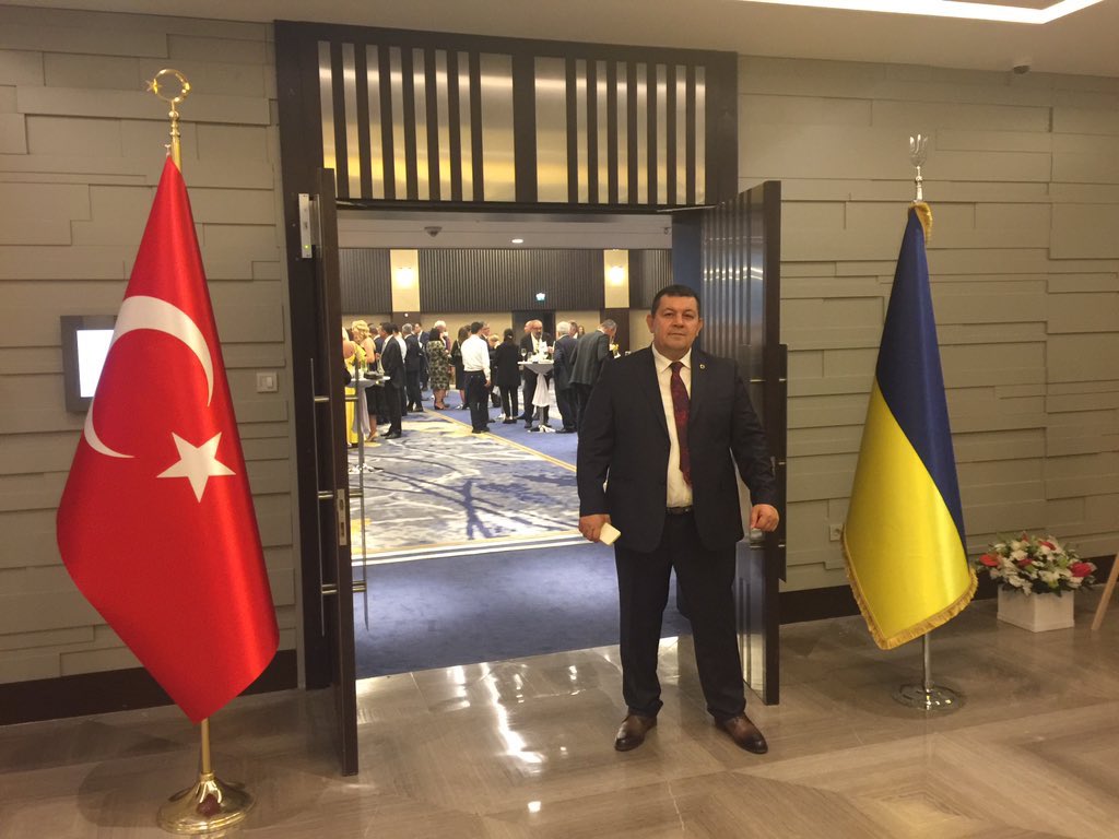 Друзья вашему другу Хусейну сегодня исполнилось 49 лет (( )) Если Аллах даст здоровья я продолжу поддержки к любимую Украину и борьбу против Российских Оккупантов и Террористов