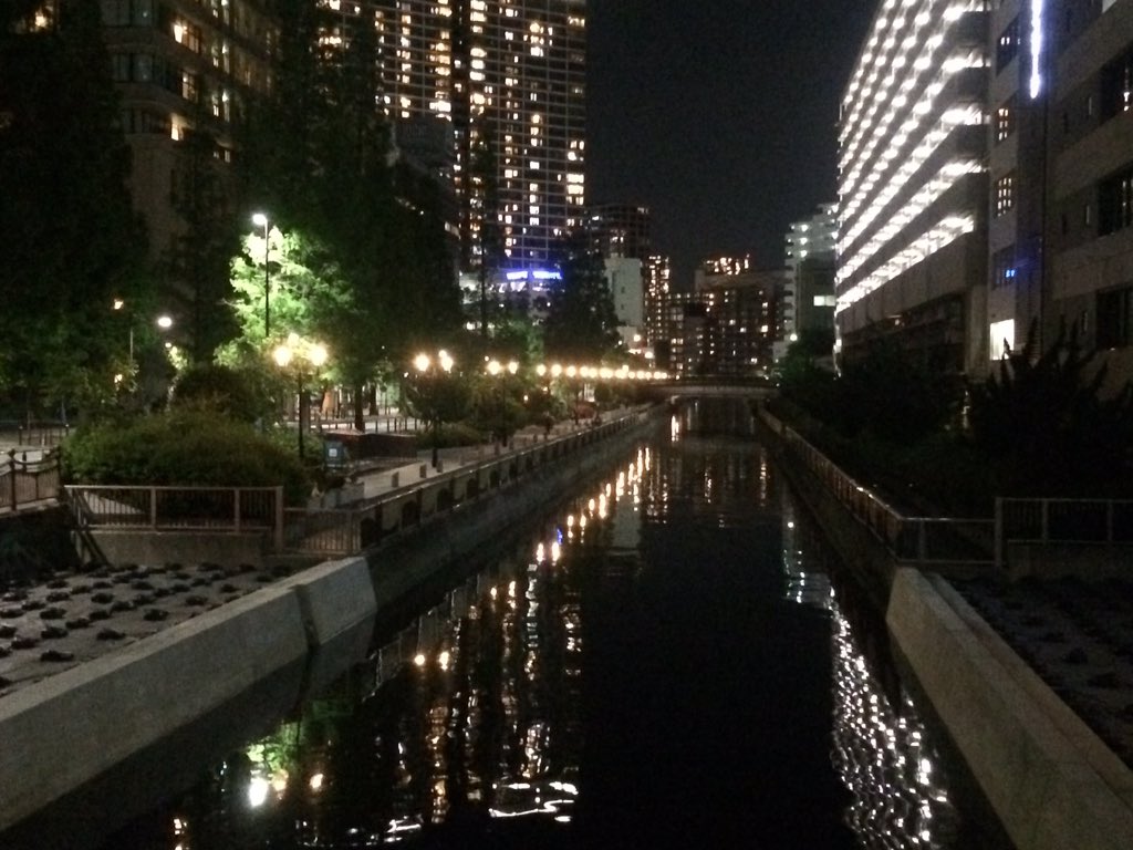 taxi_water's tweet photo. 先日まで消えていた新芝運河のガス灯に再び火が灯りました。
#新芝運河
#ガス灯
#LightUpTogether
#TokyoWaterTaxi https://t.co/gGXE4s1iyU