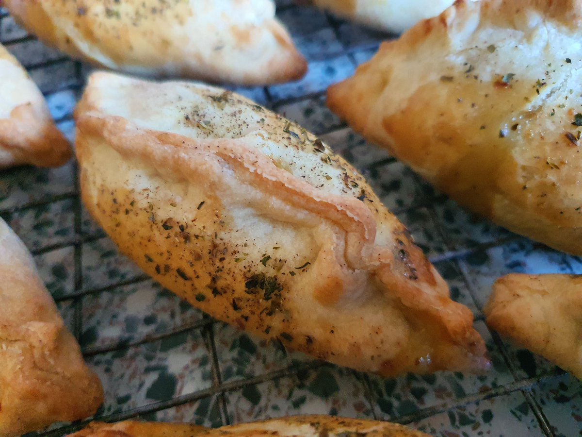 Highbullen's tweet photo. This week’s #lockdownrecipe by our Executive Head Chef Stephen Walker is Devon empanadas ❤️ See our Facebook page for the recipe - https://t.co/eONQ8vvzQR
#devonfoodies #empanadas #devonhotel #staysafe https://t.co/xtH605h2Ho
