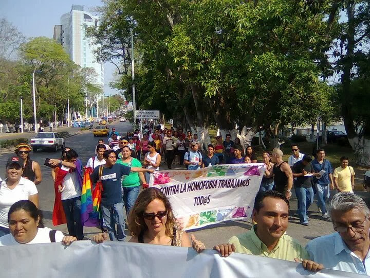 kikyn_mx's tweet photo. #Efemerides 17 de mayo de 2010: se realizó la primer marcha en Tabasco que exigía respeto a los derechos de la población LGBTI. Como curiosidad ese mismo día hubieron otras 2 marchas: una de maestros y otra del PRD. 
#DiaContralaLGTBIfobia https://t.co/axFoERwF2V