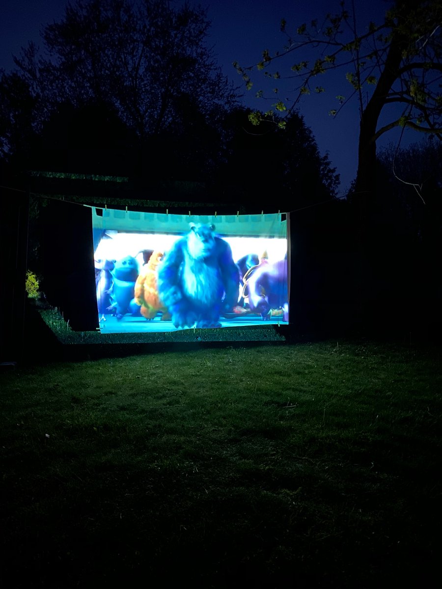ScottRatter's tweet photo. When you can’t go to the drive in bring the drive in to you. @cormyturny #qualitytime #SocialDistancing #familymovie https://t.co/PJrdDmpvsP