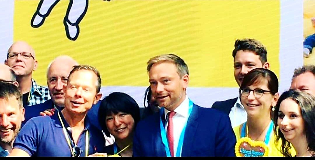 ...und nach dem 5Km Run, die Liberal Runners <a href="/LiberalRunBLN/">LiberalRunnersBLN</a> mit Christian Lindner <a href="/c_lindner/">Christian Lindner</a>, #FDP - auf dem Bundesparteitag am 17.5. 2018 in #Berlin .