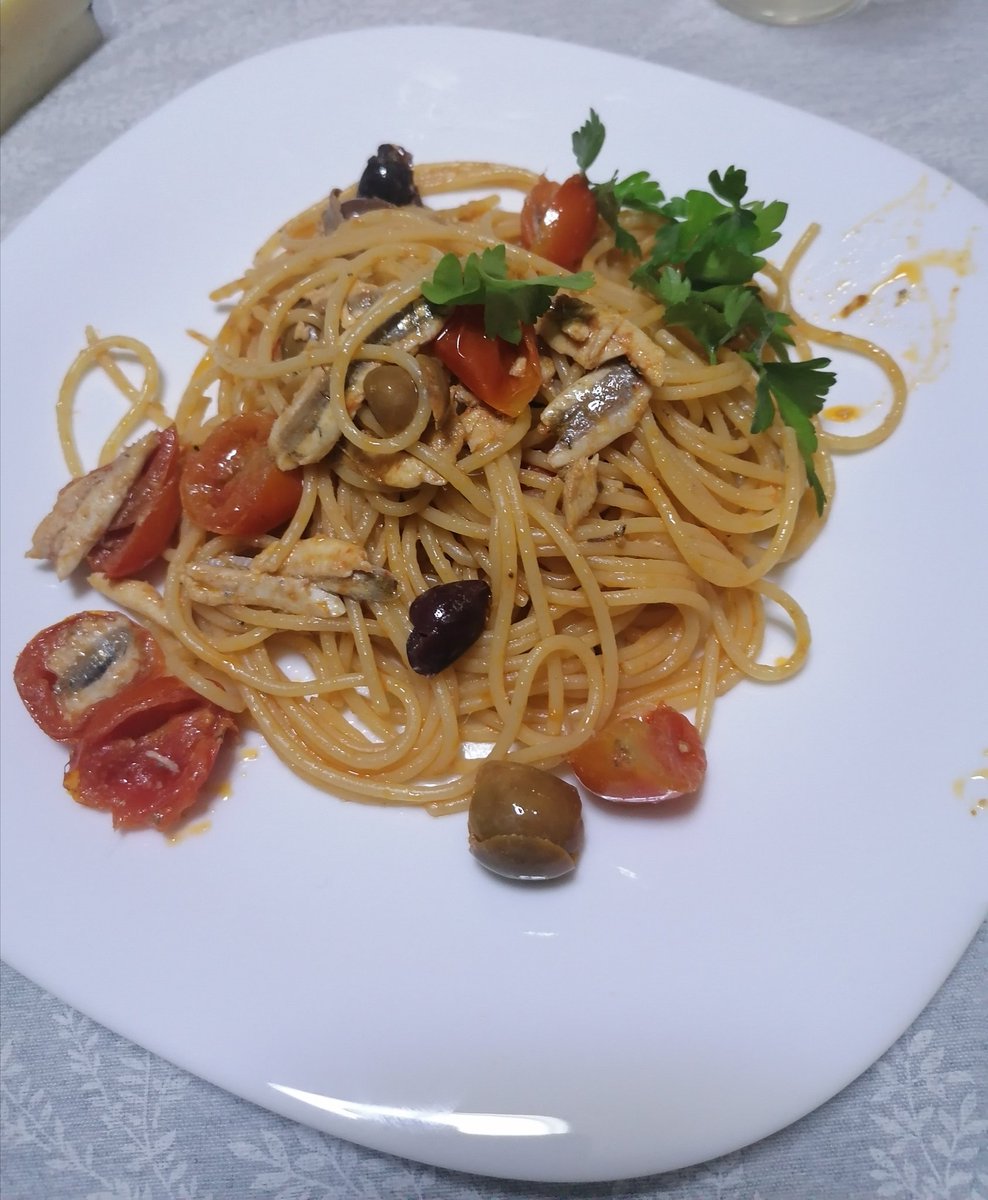 strabichina's tweet photo. #lipogiro della domenica @paolaxmi
#scritturebrevi

Acrosticato

#folgorato/m
Occhio
Lucido
Grasso
Olive
Raccolte
Al prato
Terra
O Terra!!
Tetra
Angusta
Ristretta
Osservazione
Giusta
L'idea
Oli, dea
#folgorato 

Buon appetito https://t.co/mOfJpHnsXt