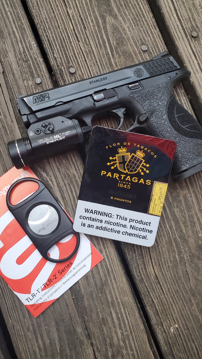 Ockhams__Razor's tweet photo. Current mood...
#Cigar #Guns #NeverForget #Iamnae https://t.co/SLliar8aHv