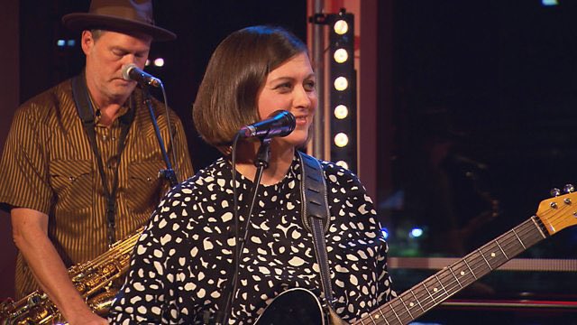 bellesds78's tweet photo. #5月に誕生日
#cameraobscure
明日5月18日はCamera Obscureのボーカル・Tracyanne Campbellの誕生日✨🎂
Happy Birthday to Tracyanne Campbell✨💐
先日5月15日に発売14周年となったシングル"Lloyd, I'm Ready To Be Heartbroken"を聴く休日🌸🌸
https://t.co/B5HK4X5KRV
https://t.co/jlbXGt3Nou https://t.co/yUCgPEQrnJ