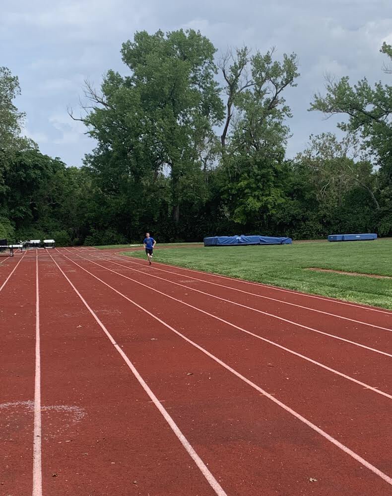 track_UCHS's tweet photo. Elias Klein with the UCHS Lions competed in the 1600m with a time of 5:07.72 @BigRiverRacing #GatewayVirtualTrackSeries https://t.co/ZwMXb28Lk7