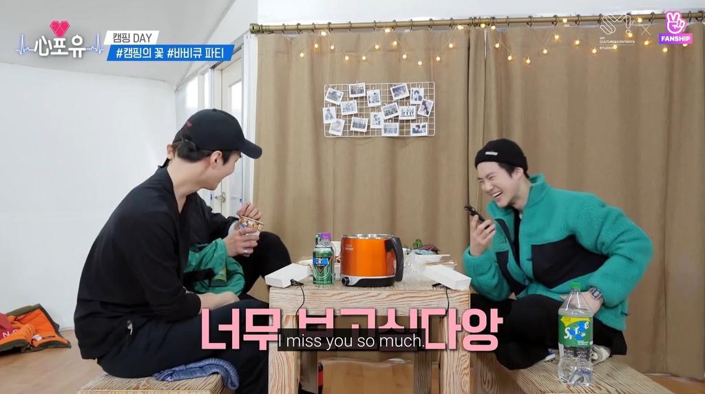 kyungsoo_stan's tweet photo. Junmyeon called Jongin 😭😭😭😭😭😭😭😭 https://t.co/2nKnObMrwZ