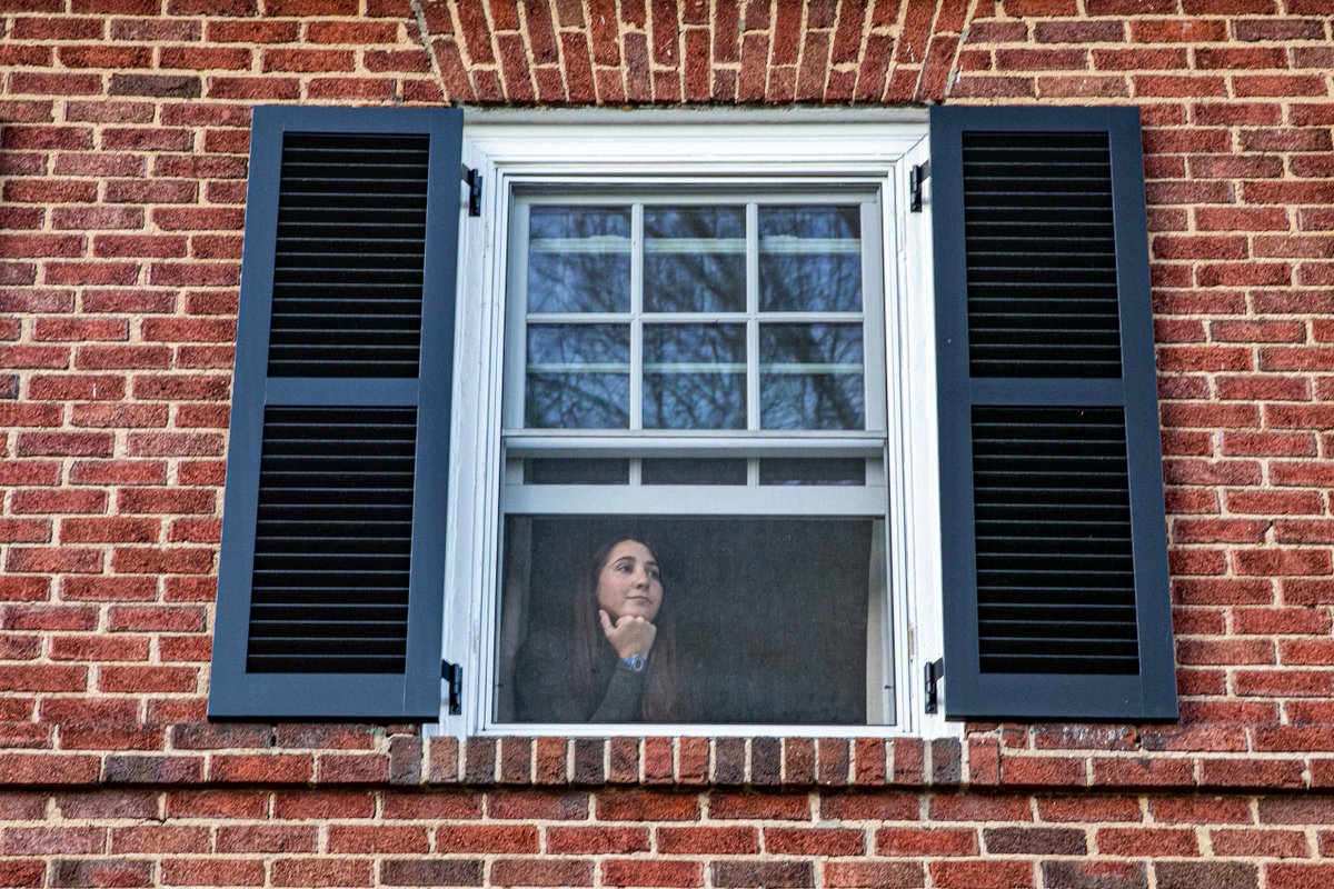 Portraits of isolation | fifty one. 
.
 Congratulations #classof2020 Time for greatness, make noise, make change, create, yes you can...slay!
.
Sun.
.
#portraitsofmandatedisolation #socialisolationportraits #pandemicportraits #lifestylephotographer #onlocationphotographer