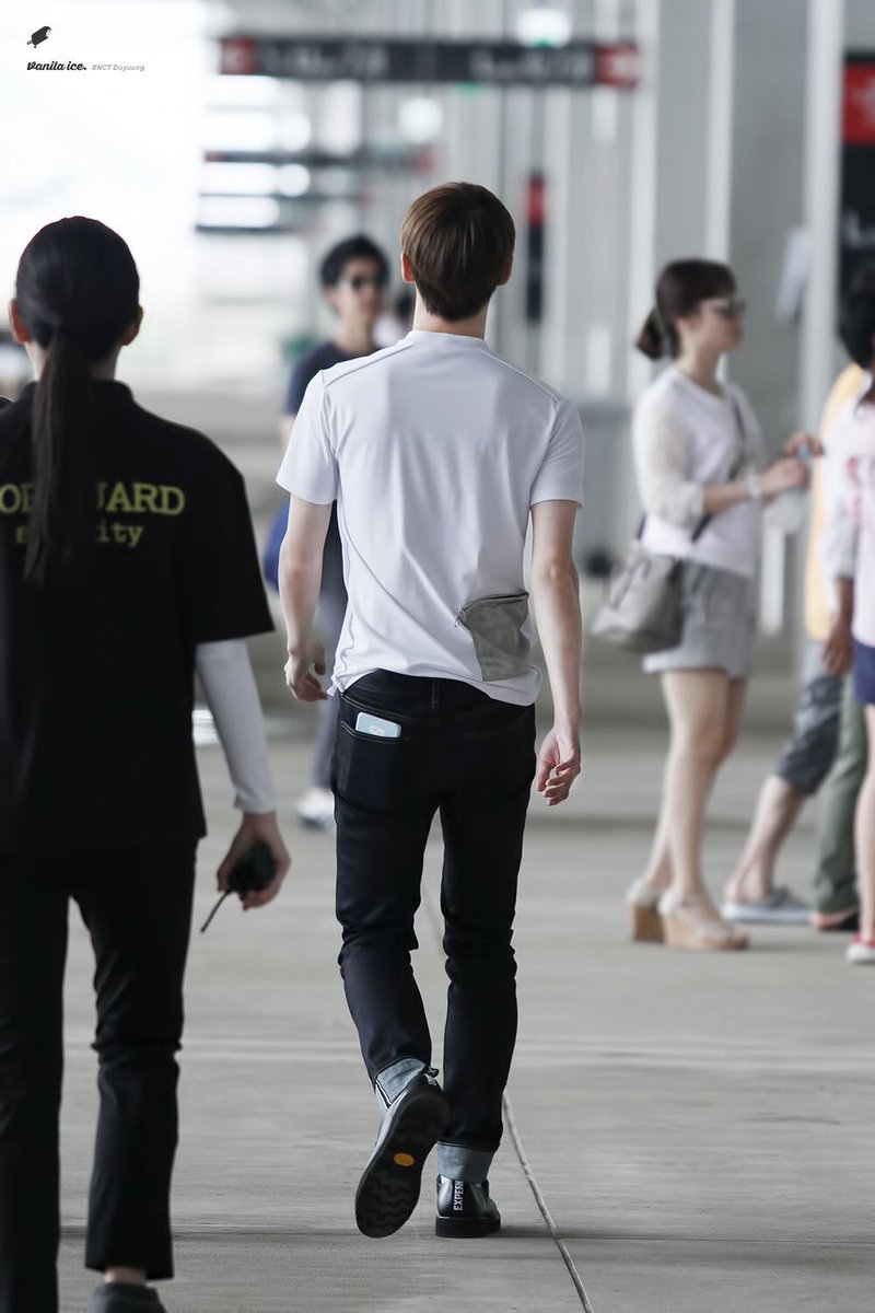 yourkimmary's tweet photo. สูง อกผาย ไหล่กว้าง ขี้โกงมาก ไม่เข้ายิมไม่ออกกำลังกายแต่หุ่นโคตรดี ดีเอ็นเอเค้าดีจิง https://t.co/4I5G9fUWVN