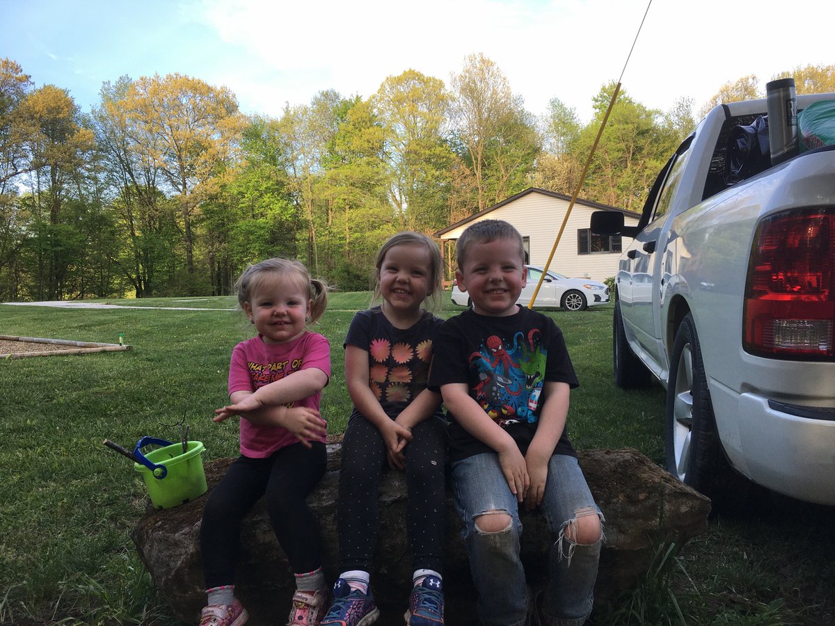 JoshEngle11's tweet photo. #FaithCanton
Good Morning from the Engle family! https://t.co/furr0Rnl28