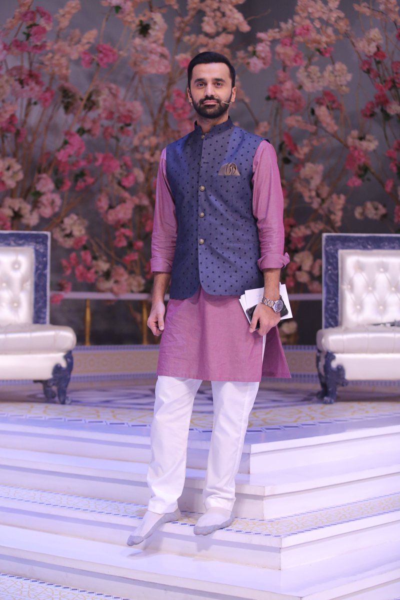arydigitalasia's tweet photo. One word for our host #WaseemBadami ? 🤨

#23rdRamazan #ShaneRamazan #ARYDigital https://t.co/Sfg7pZKnGA