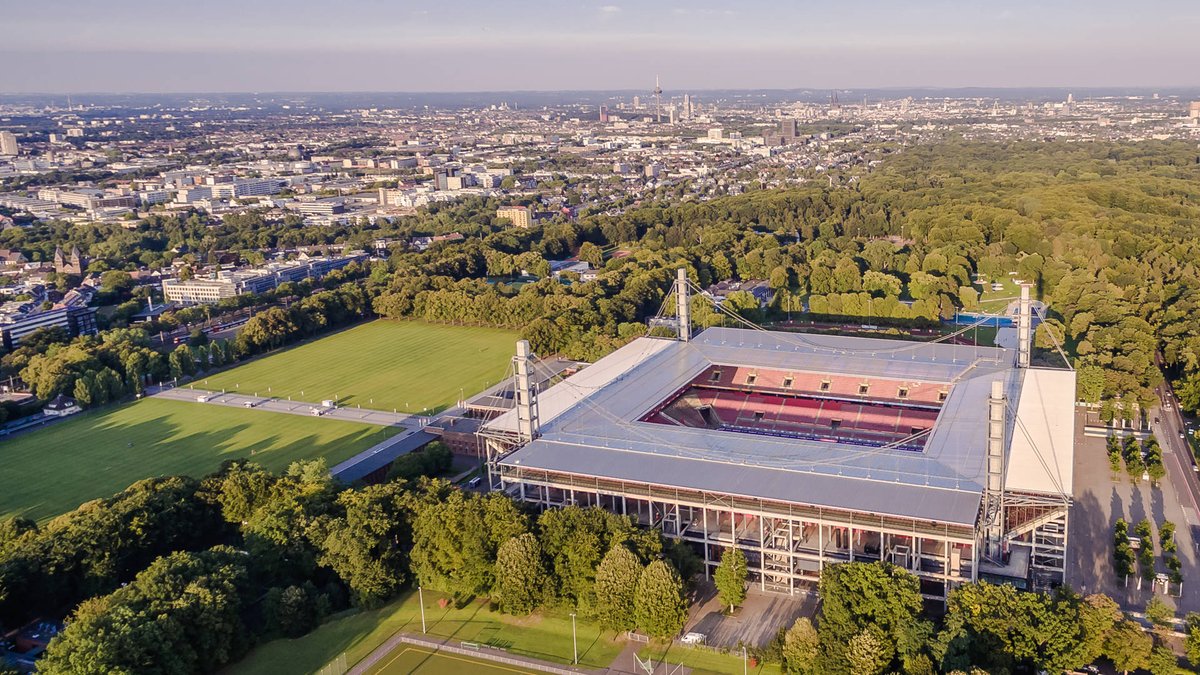 stadium_arena's tweet photo. RheinEnergieStadion 🇩🇪
@fckoeln @stadium_arena #Köln #koelsch #stadium #football #sport https://t.co/ZbgNMyNpKb