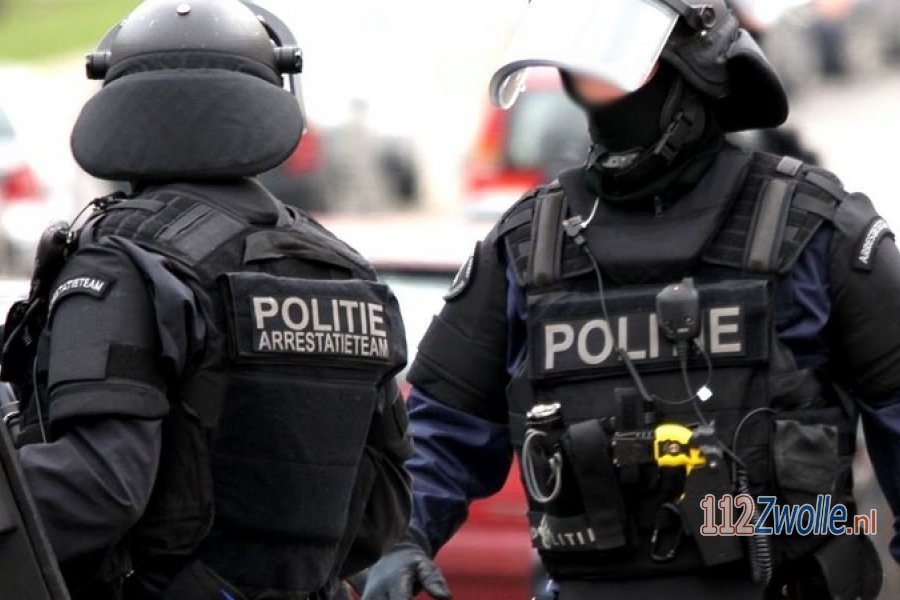 Man opgepakt in #Zwolle na melding over vuurwapen. 112Zwolle.