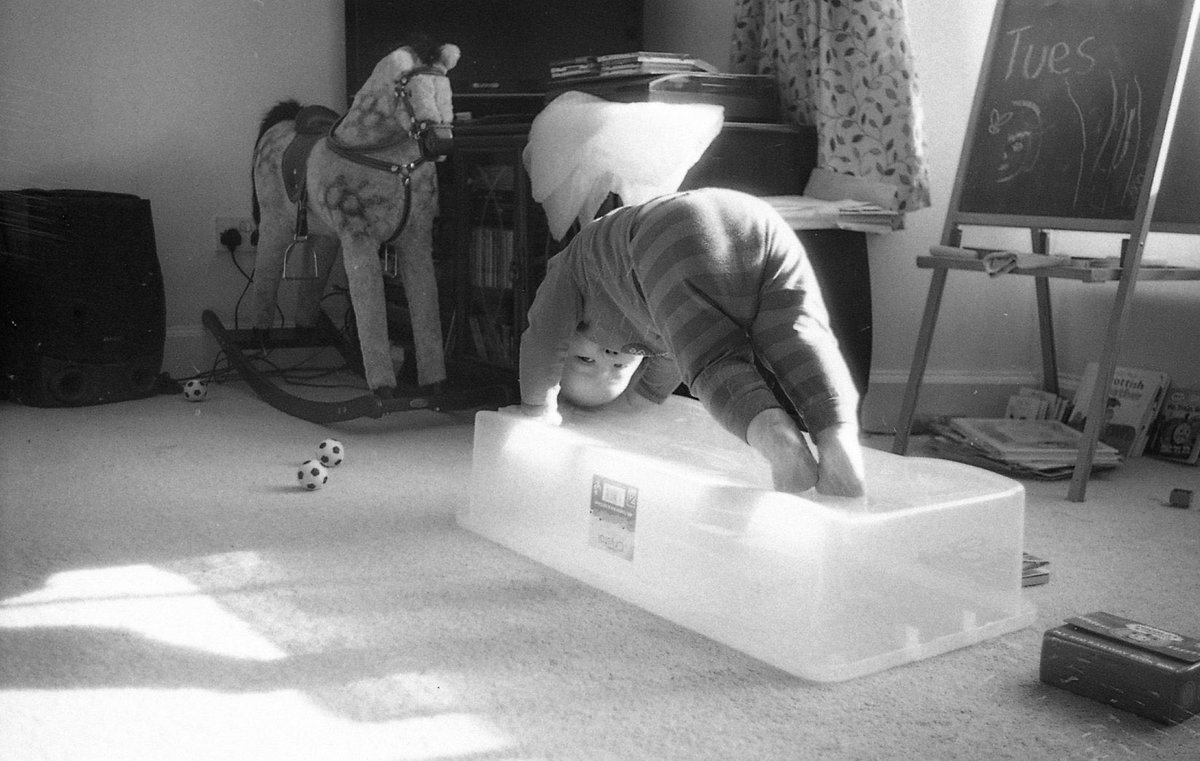 gemmythegreat's tweet photo. Stretching. #caffenol #believeinfilm #devclub #kentmere https://t.co/lasqU2L06i