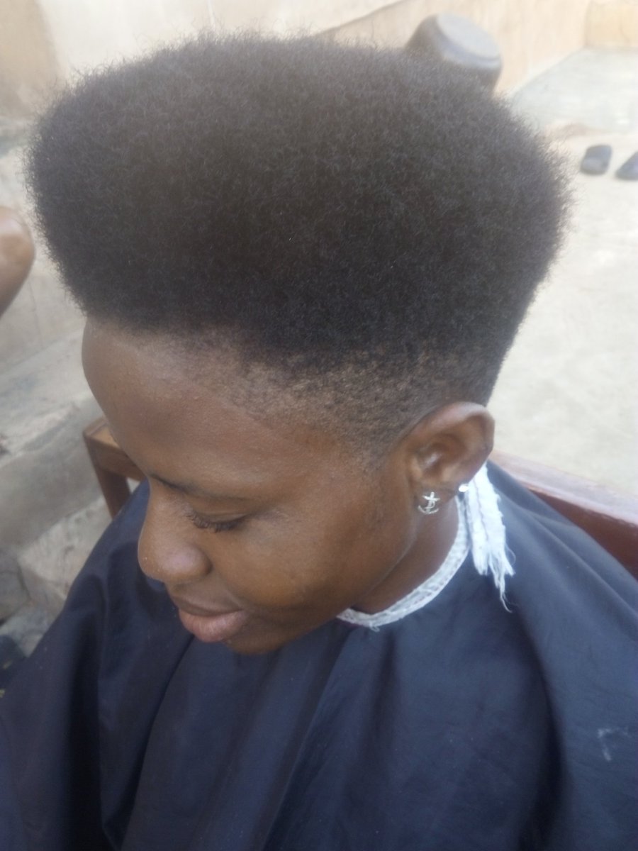 SupremeT_saloon's tweet photo. Happy Sunday people.... #ladyhairstyle #barberlife #BarberShopChronicles #barber #kevingatesvideo #175Africa #KickNanaOut #internationalboysday #kingofboys #sundayvibes #lockdown https://t.co/26QR1zsCSL