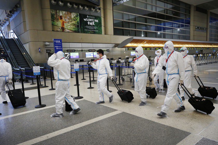TedHemberger's tweet photo. Photos of the LAX crew members lol... just some normal Pilots and flight attendants doing what they do now... life as we know it has changed. Dayyyummm son!? https://t.co/TyhBeDv2gv