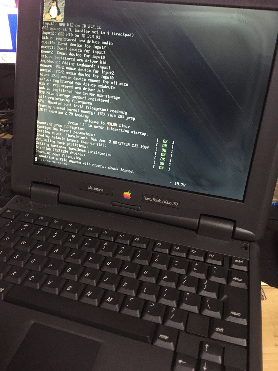嵯峨雅彦 على تويتر どうもlinux も入れてたみたいだけど起動途中で止まってしまった Unixのコマンドなんてももう忘れたからどうにもならんけど Pb2400でlinux画面もかっこいいなぁ