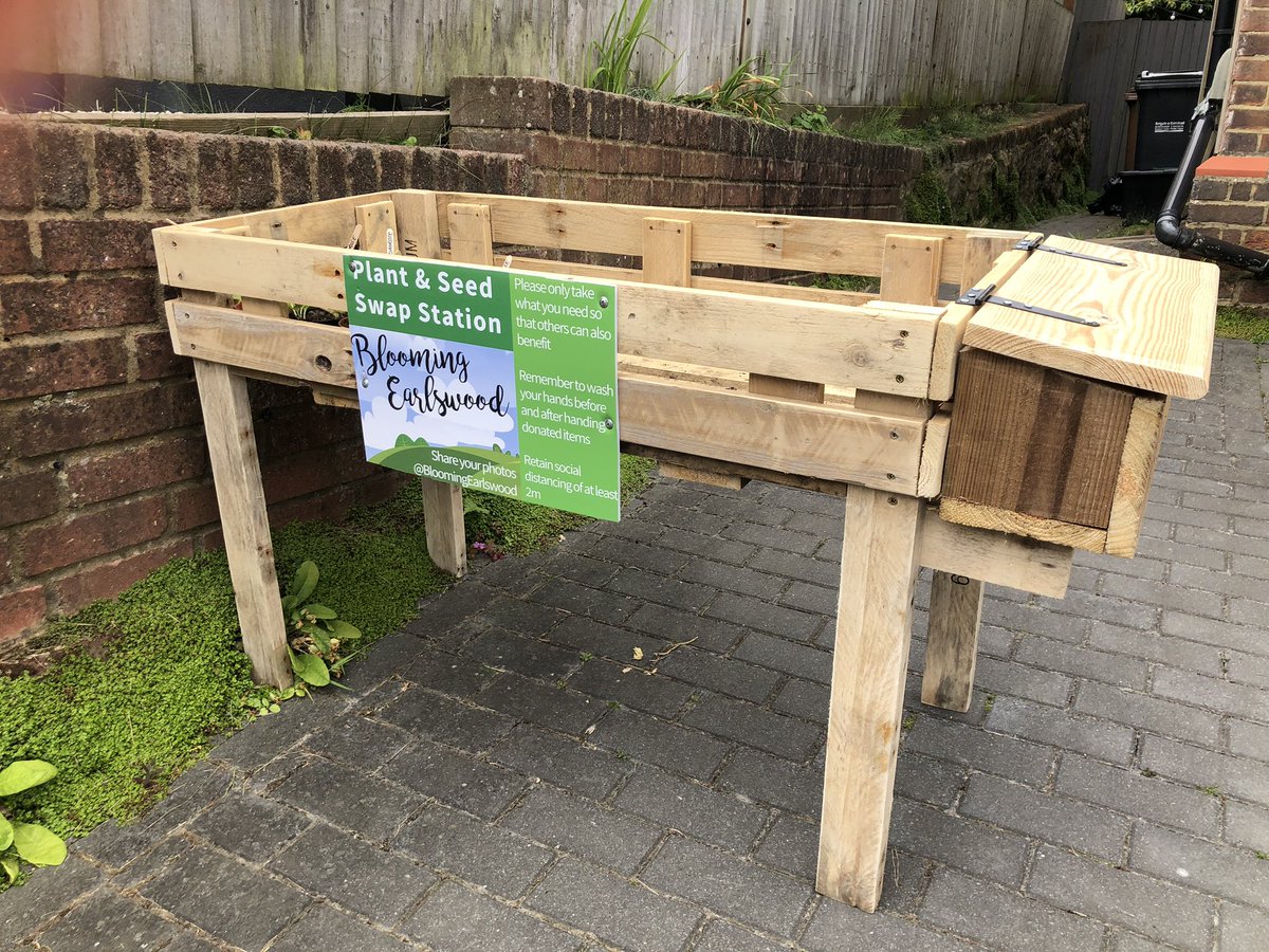 GirlWh0Gardens's tweet photo. If you have any spare plants or seedlings or seeds you can now swap them at the @BloomingEarls Plant Swsp Station kindly housed by Tony & Patricia at 49 Earlsbrook Road, Earlswood! Itโs been started off with Primroses, Lettuce & Seed Potatoes! https://t.co/VG0TOdr8Sl