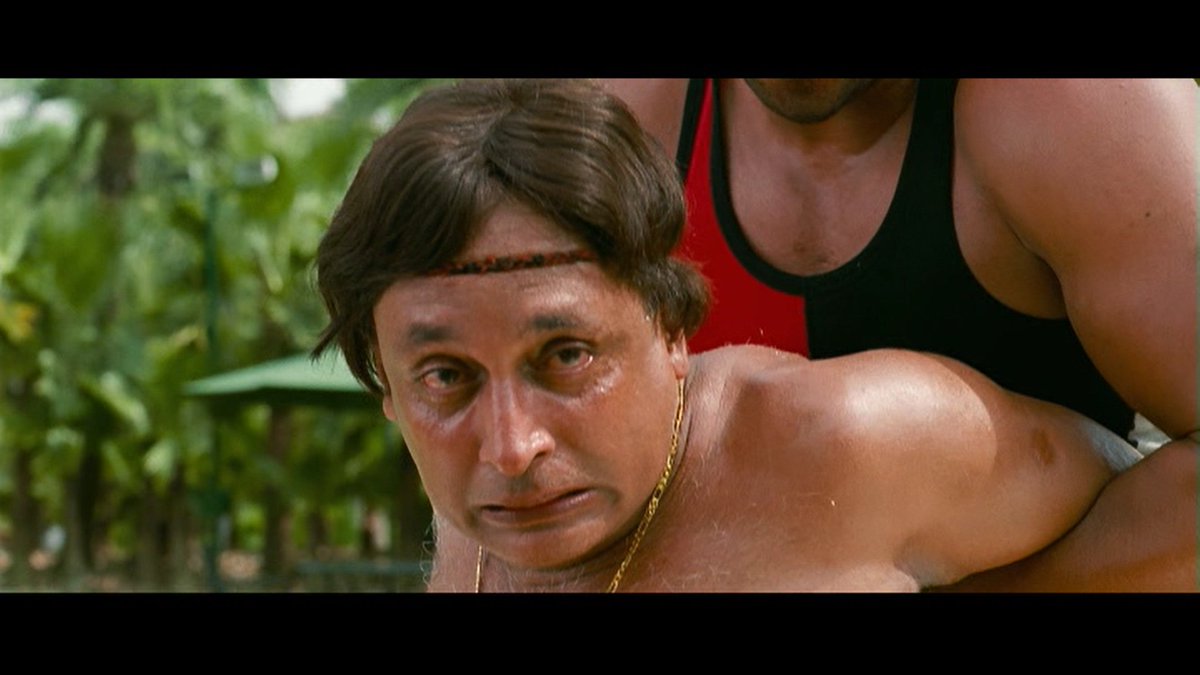 The Dhingra-Jordan spat is an extremely corporate vogue. Perhaps, this is the only scene in the entire film where we would burst out laughing. Kudos to Piyush Mishra Saab.