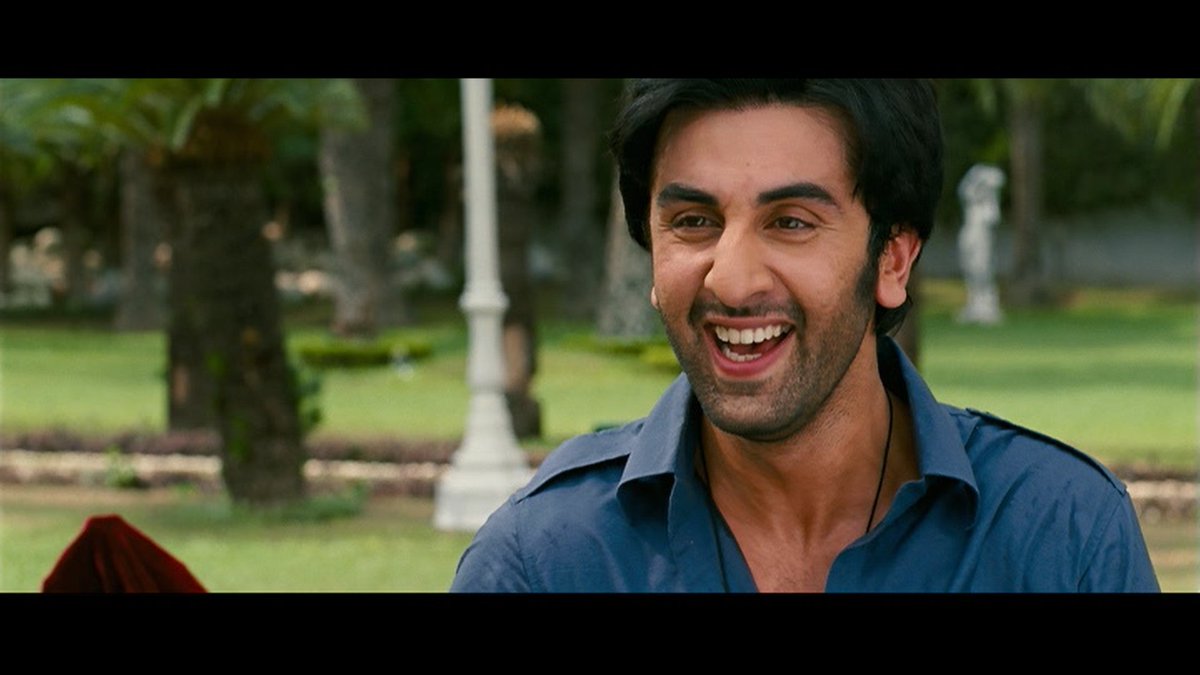 The Dhingra-Jordan spat is an extremely corporate vogue. Perhaps, this is the only scene in the entire film where we would burst out laughing. Kudos to Piyush Mishra Saab.