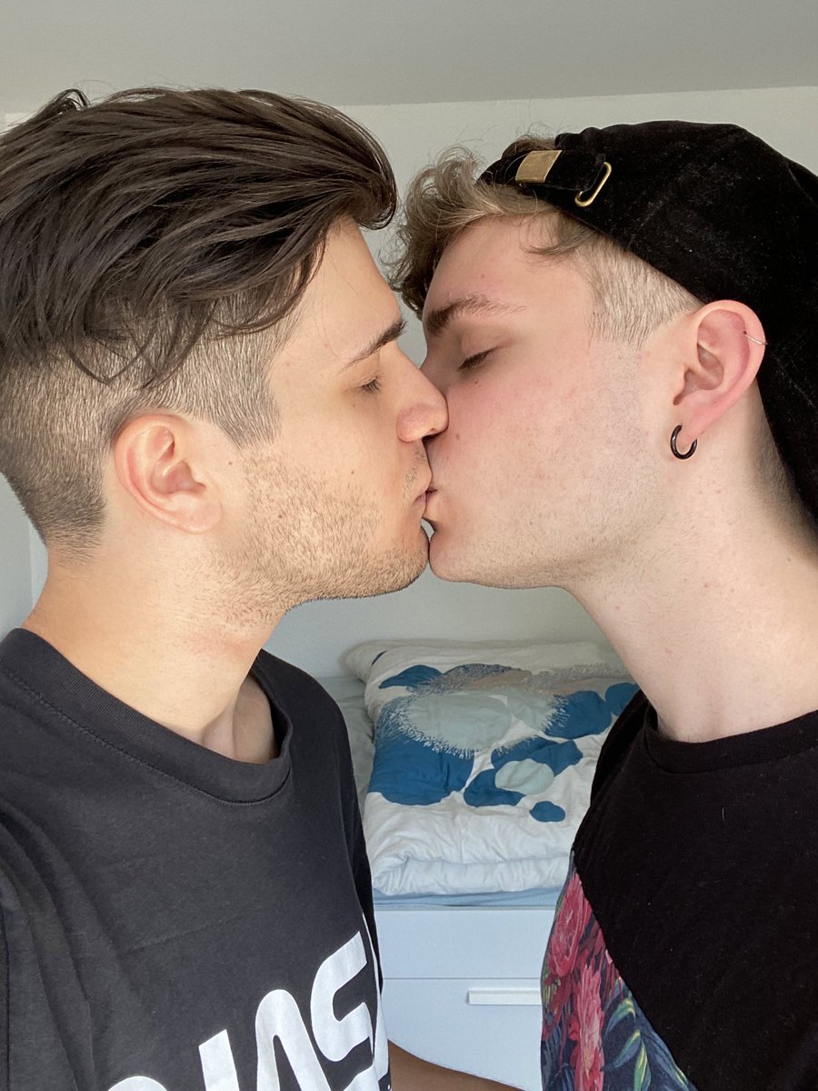 deinTherapeut's tweet photo. Heute ist der Internationale Tag gegen Homophobie!

Retweet, to piss off a homophobe 🌈 https://t.co/VZIBeV4kNt