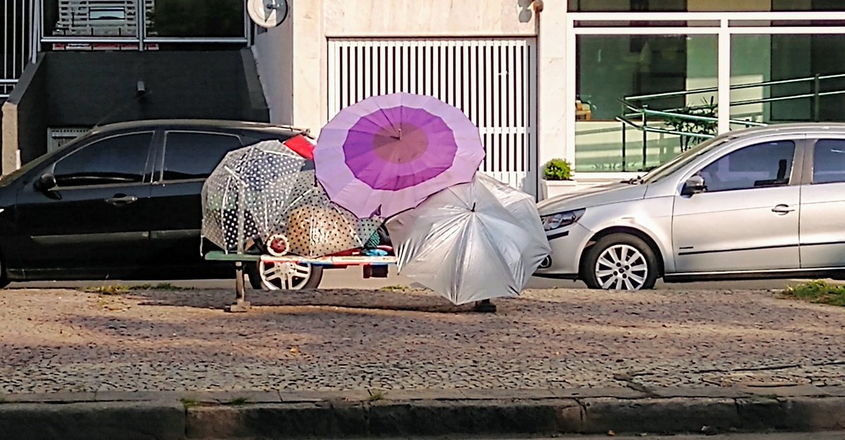 na desigualdade social que a pandemia tem esfregado na cara de quem ainda fingia não ver, o "fique em casa" mostra que o conceito de casa é relativo. 
Deus proteja as pessoas em situação de rua.