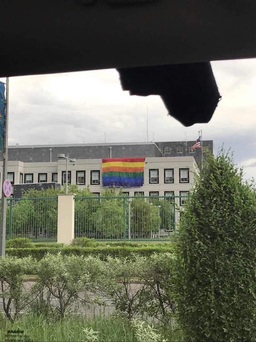 fire_eak's tweet photo. посольство США вывесило флаг ЛГБТ в Астане😊 https://t.co/4BUnu5CiaO