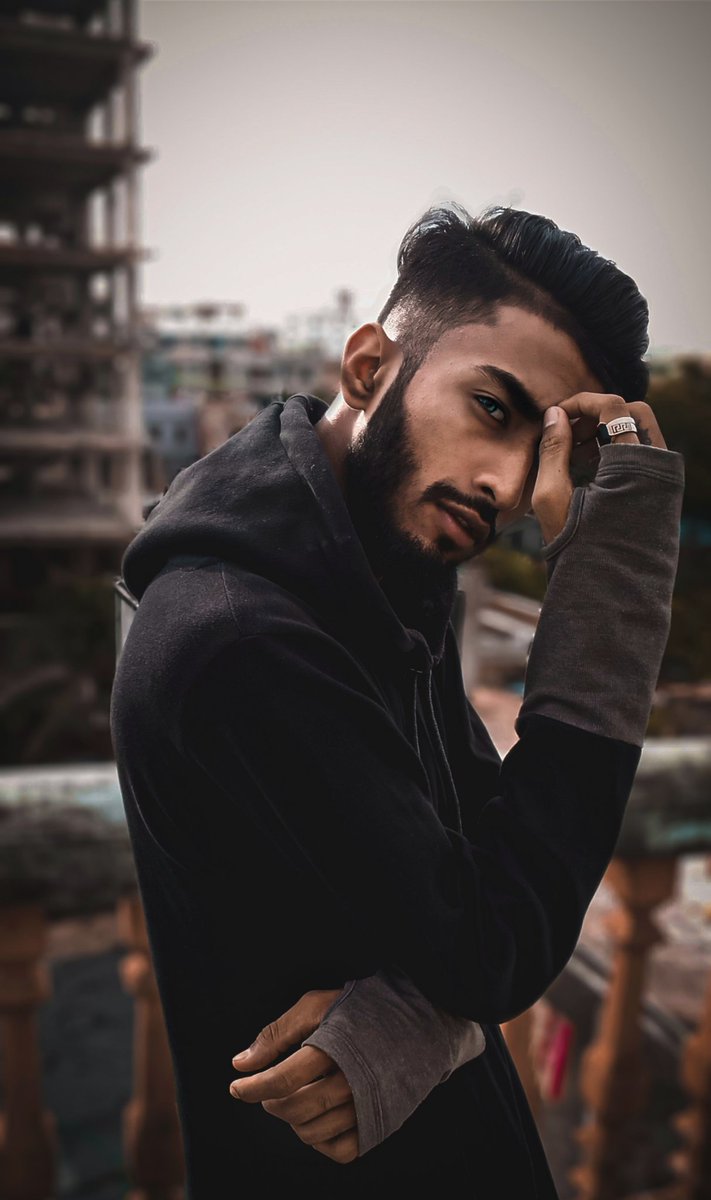 Muhammadalrahd's tweet photo. Im back on twitter 
#backontwitter https://t.co/2iZ9tuFuuk